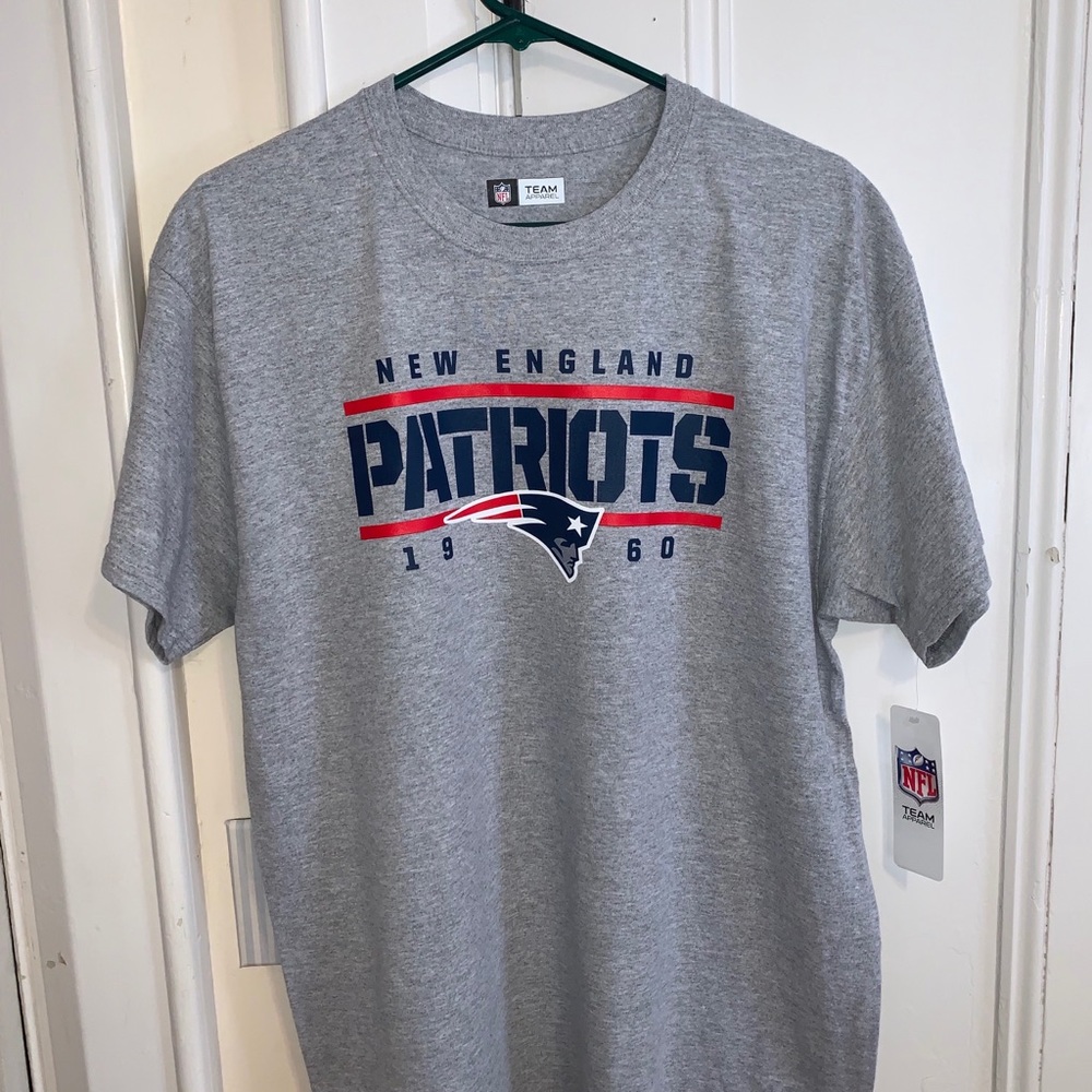 NWT New England Patriots T-Shirt LGE NFL LICENSED